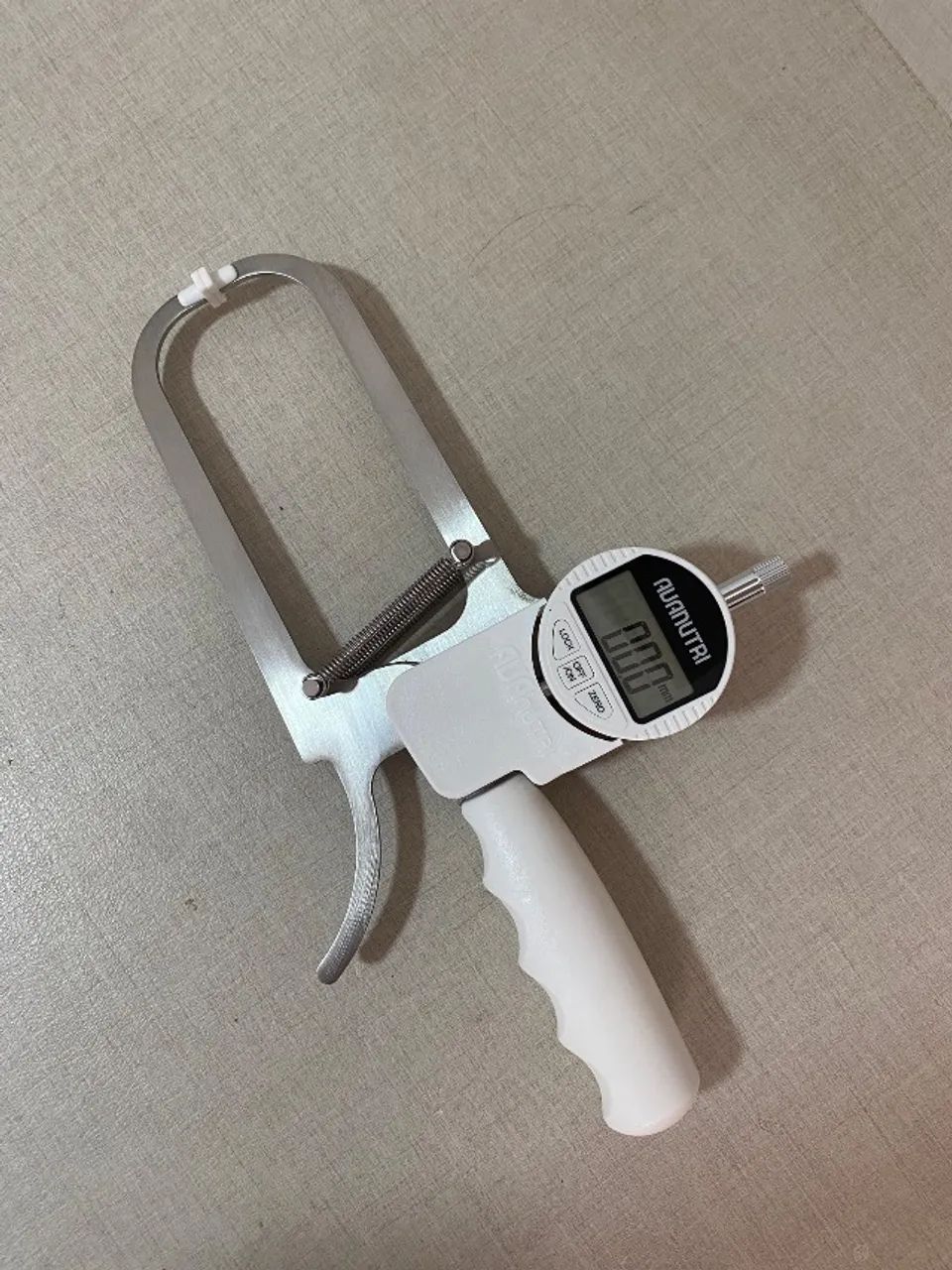 Adipômetro digital avanutri branco 