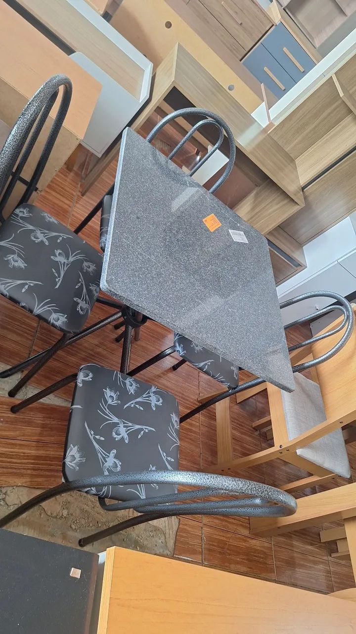 Mesa 4 cadeiras 70x70