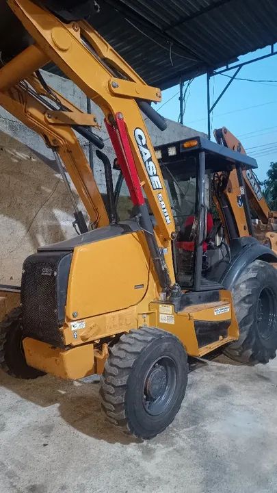 Retroescavadeira CASE 580N 2015 4x4