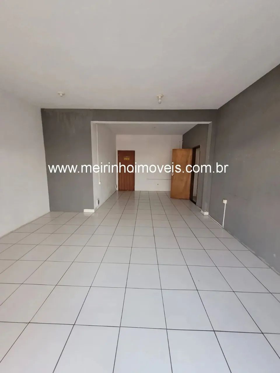Sala Comercial para Locação no Bairro Guanabara, Joinville - 60m², Banheiro e Sacada - R$1 - Foto 5