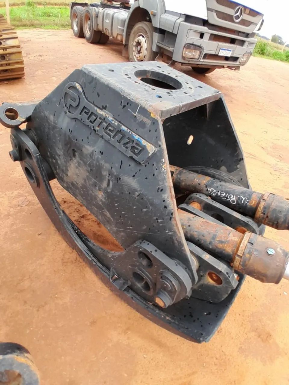 escavadeira john deere 2144G com garra florestal potenza  - Foto 5