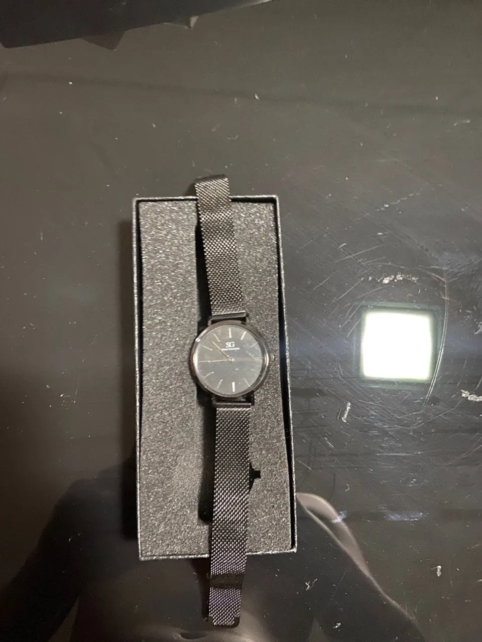Relógio de pulso minimalista preto
