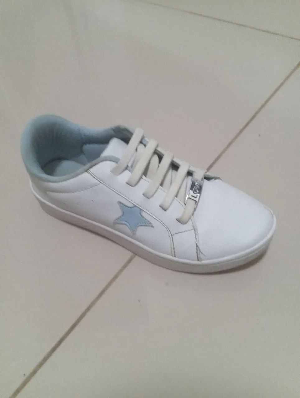 Tênis Infantil Branco com Detalhes - Foto 2