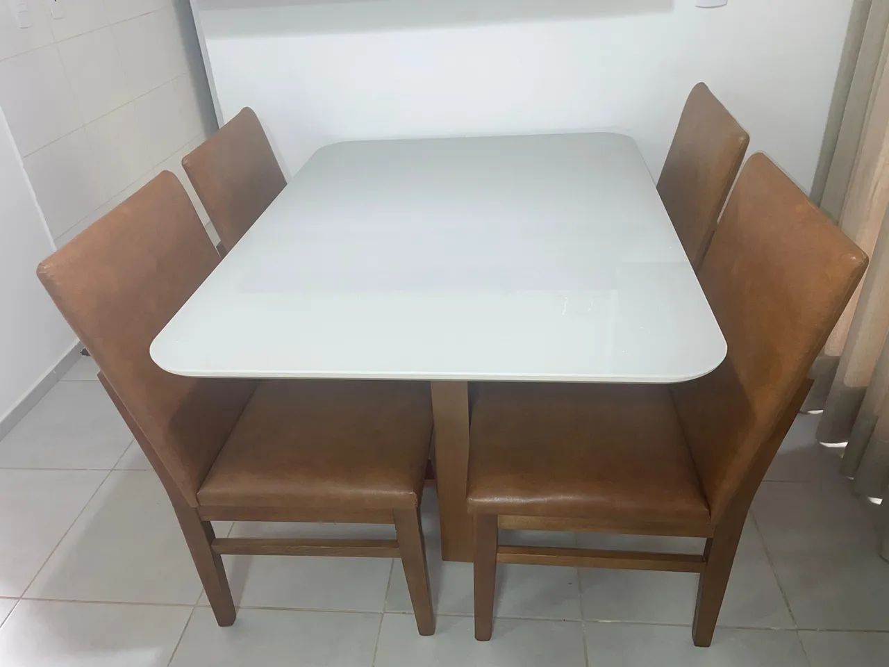 Mesa de Jantar com 4 Cadeiras em madeira  - Foto 3