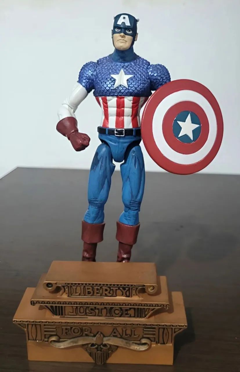 Capitão América Marvel Diamond Select Toys 
