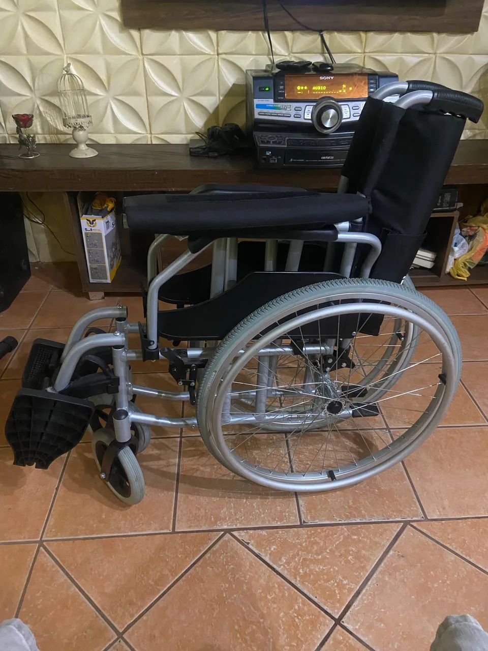 CADEIRA DE RODAS  - NOVA - Foto 4