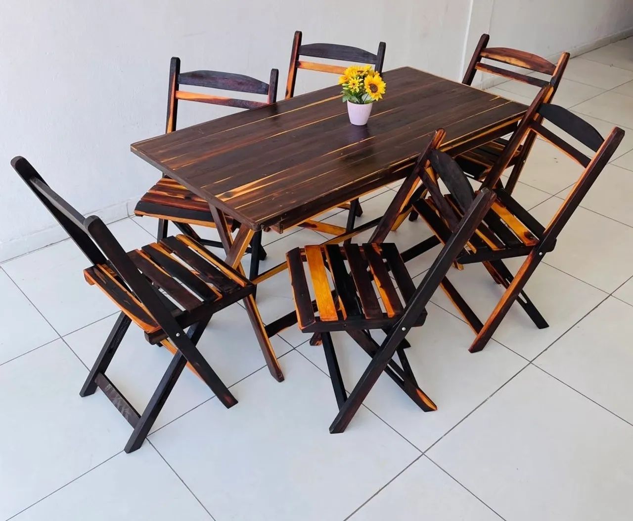 Mesa 1,40x70 dobrável com 6 cadeiras 