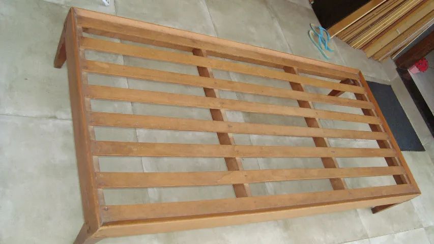 Cama Turca Solteiro Inteiriça Usado- Antiguidade Década De 50 / 60 (Usado) - Foto 2