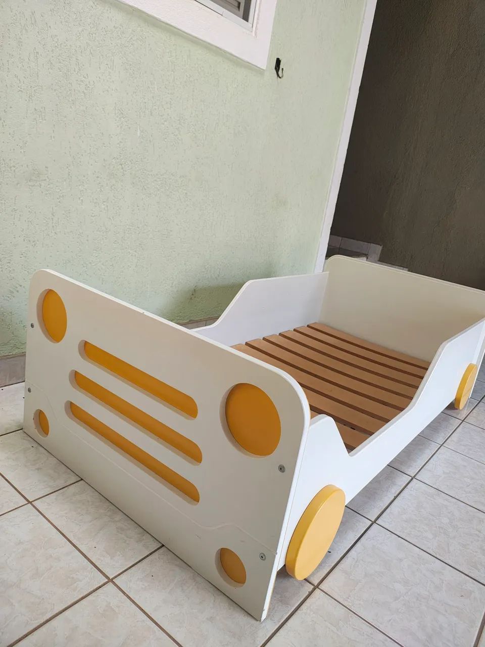 Cama carro Junior da Tok&Stok em madeira pesada - Foto 3