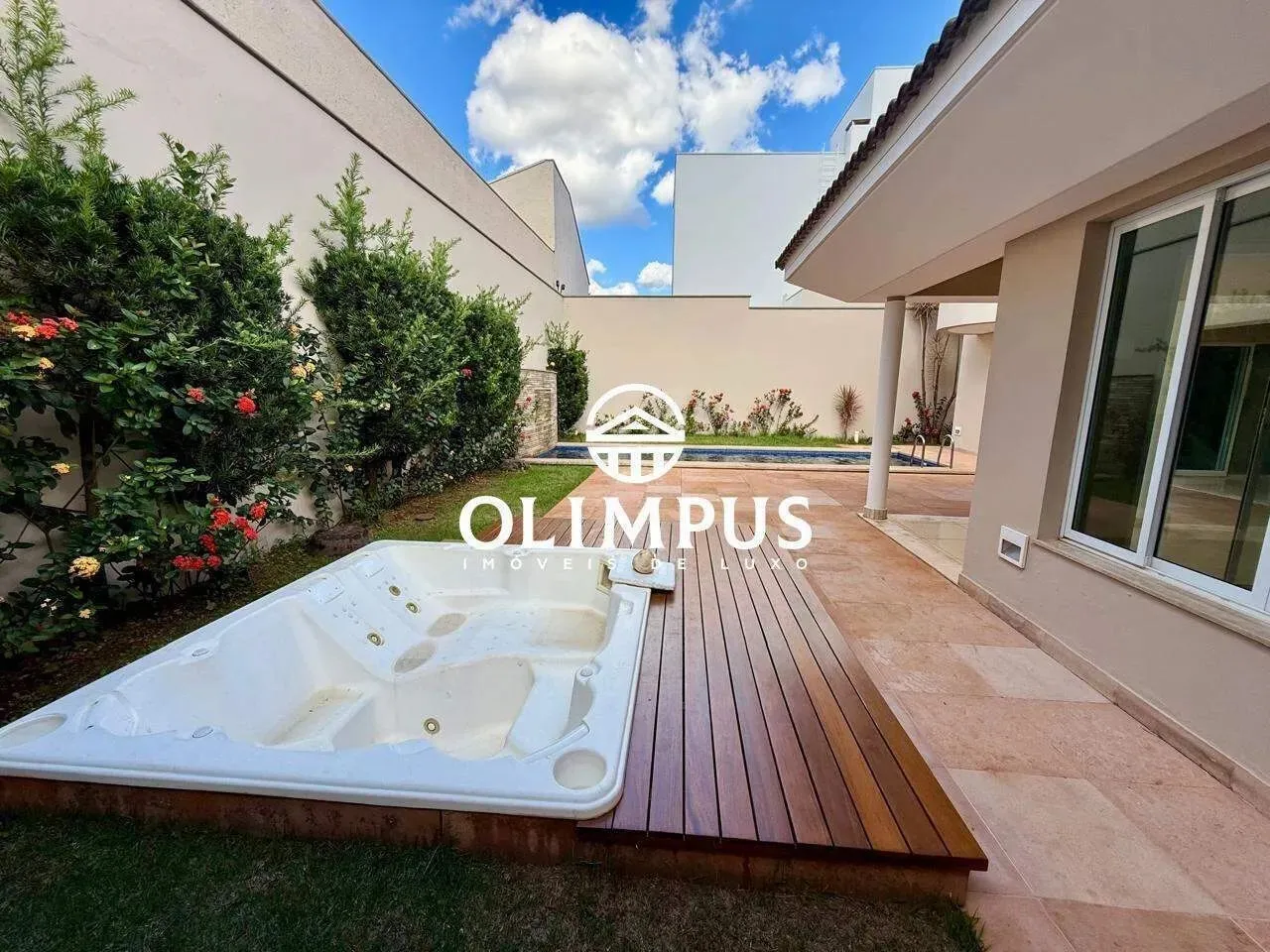 CÓD. 3601 - Belíssima Casa de Luxo Estilo Sobrado de 380m² no condominio Gávea Hill II