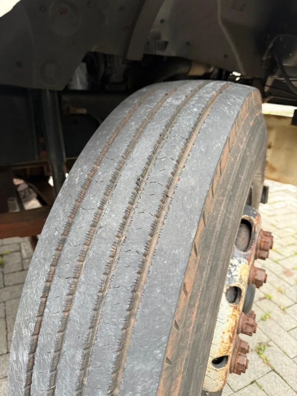 FORD 14000 CABINE DUPLA COM CESTO AEREO VERSALIFT VST-47 - Foto 10