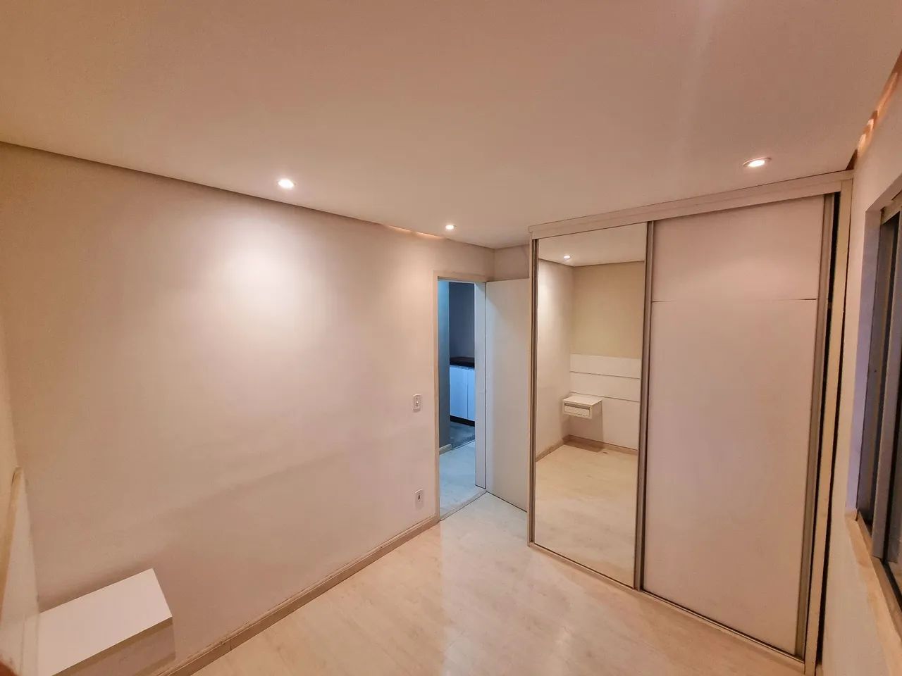 Apartamento com móveis planejados - Foto 5