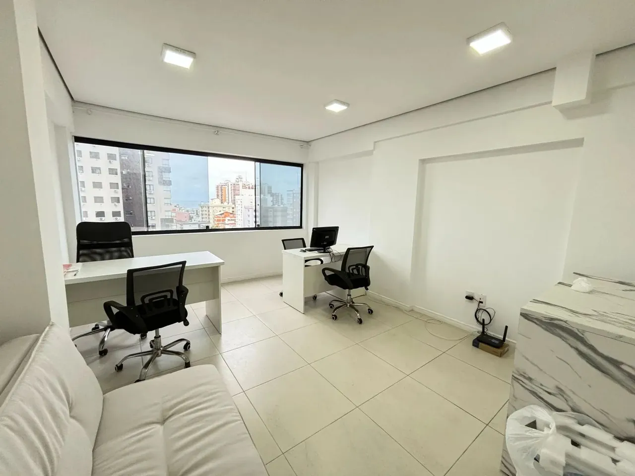 Sala comercial de frente no Lynemar Business - Preço imbativel