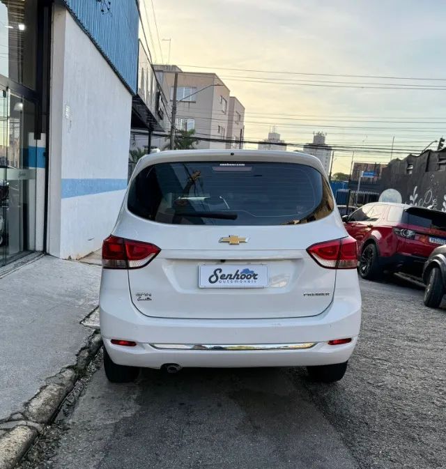 Chevrolet Spin 1.8 Premier Automática Branca + 7 Lugares Ano 2024 - Foto 4