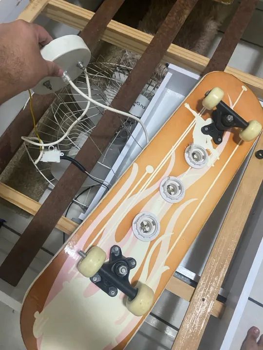 Luminária/Lustre formato de skate