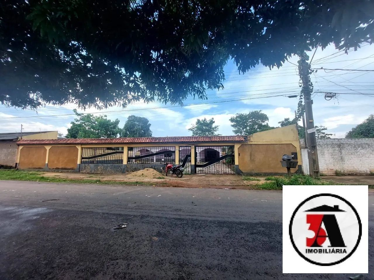 Casa a venda em excelente localização - Foto 2