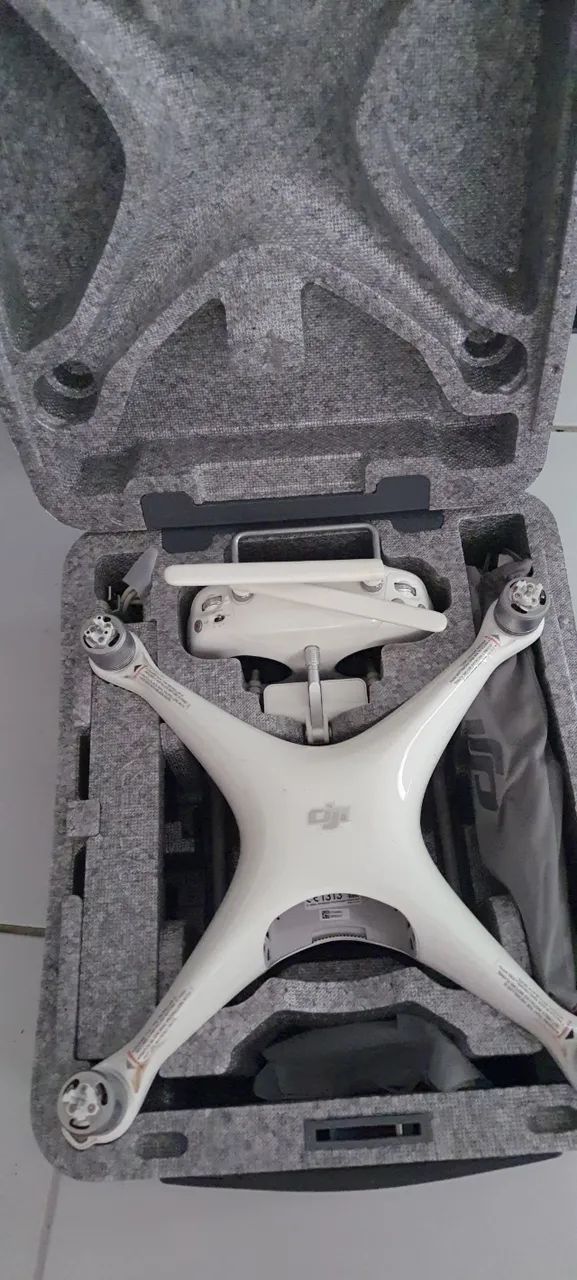 Drone DJI Phanton 4, Funcionado tudo, a bateria não recebe carga.