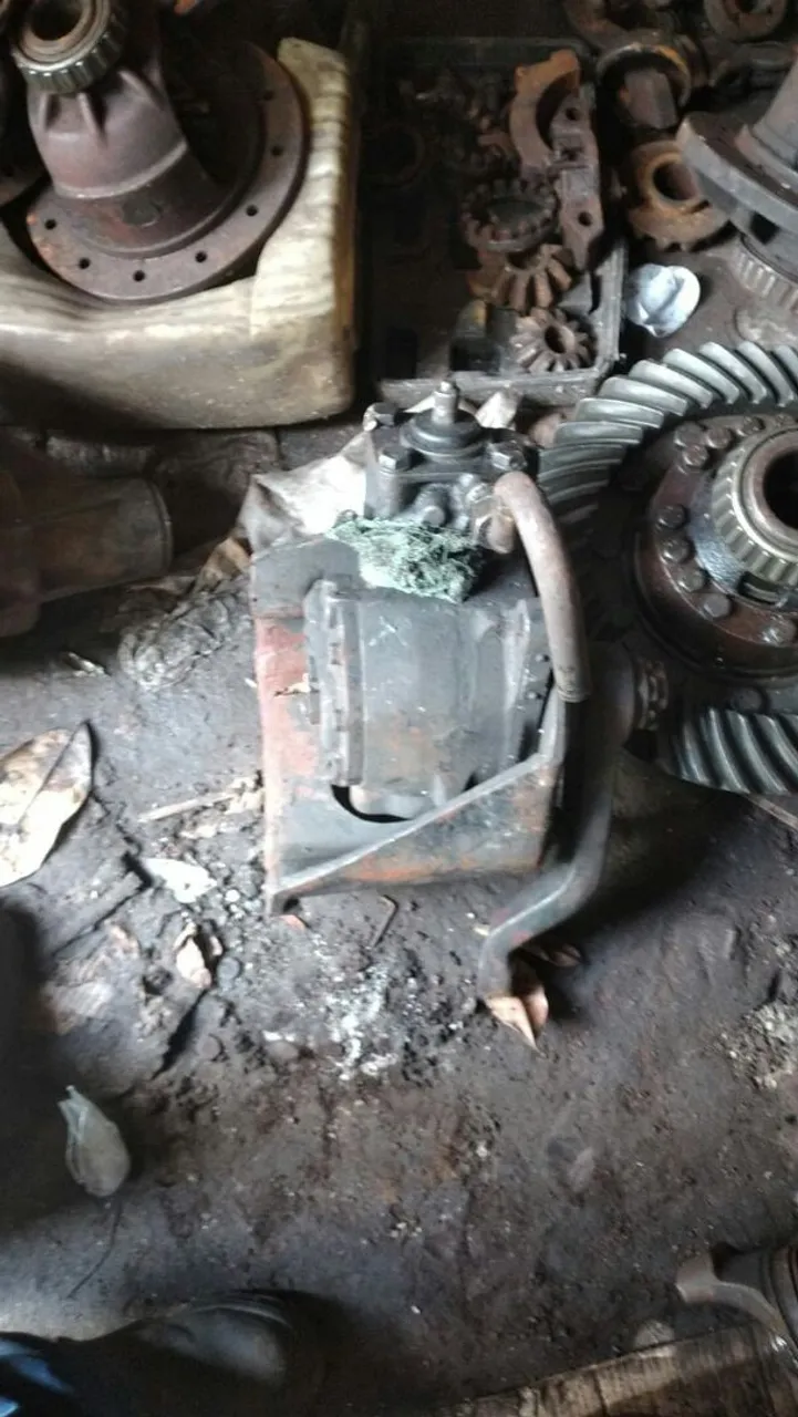 Vendo direcao hidralica do mercedes 710.709 e serve para adapta no 608.708