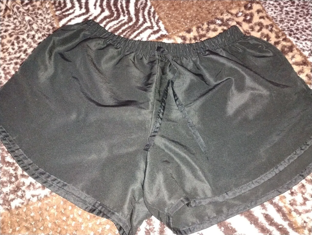 Shorts preto de tecido leve