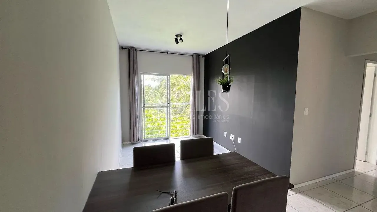Oportunidade semi mobiliado no bairro itaipava. Condomínio com piscina!