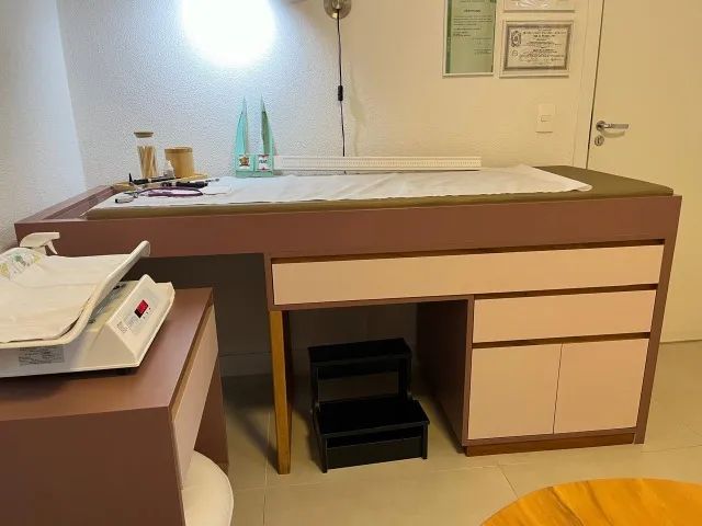 maca para consultorio pediatrico com movél acessorio opcional.