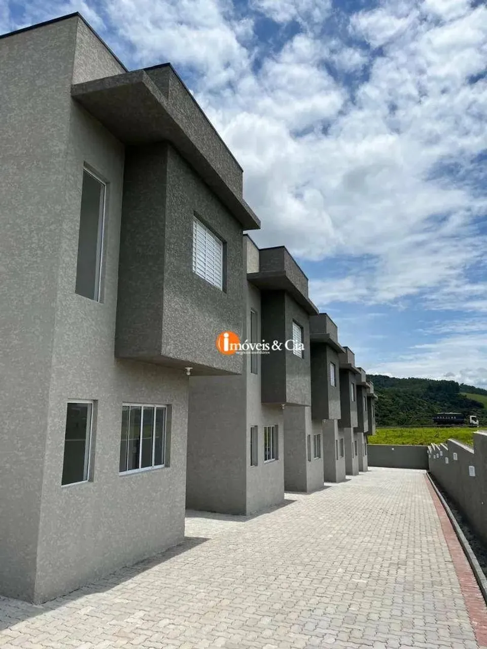 SOBRADOS EM CONDOMINIO PARA VENDA EM BOM JESUS DOS PERDÕES
