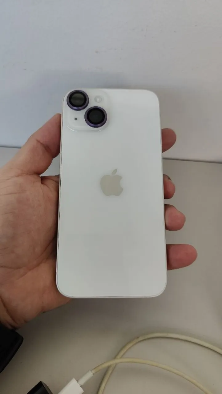iPhone 14 128GB branco com 86% de saúde da bateria em excelente estado.