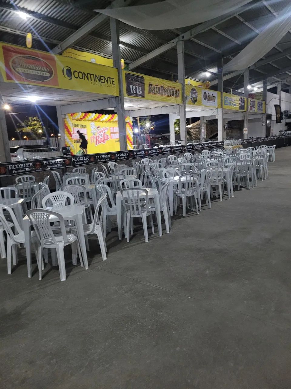 Mesas e cadeiras - A L U G U E L