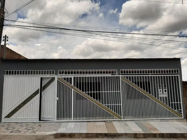 Alugo casa de laje no Arapoangas com ótima localização