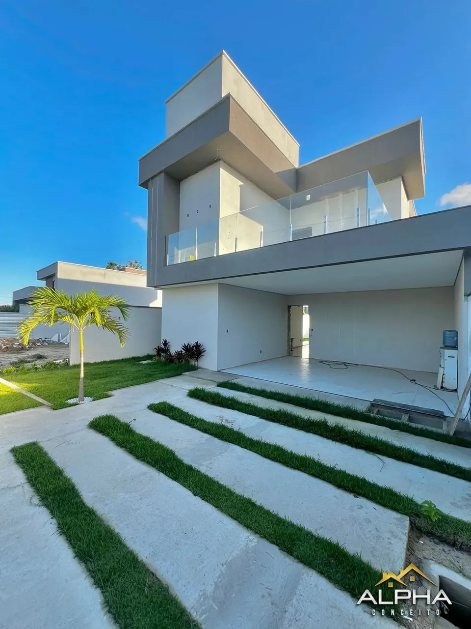 LINDA CASA DUPLEX COM 4 SUITES DE FINO ACABAMENTO EM CONDOMÍNIO FECHADO