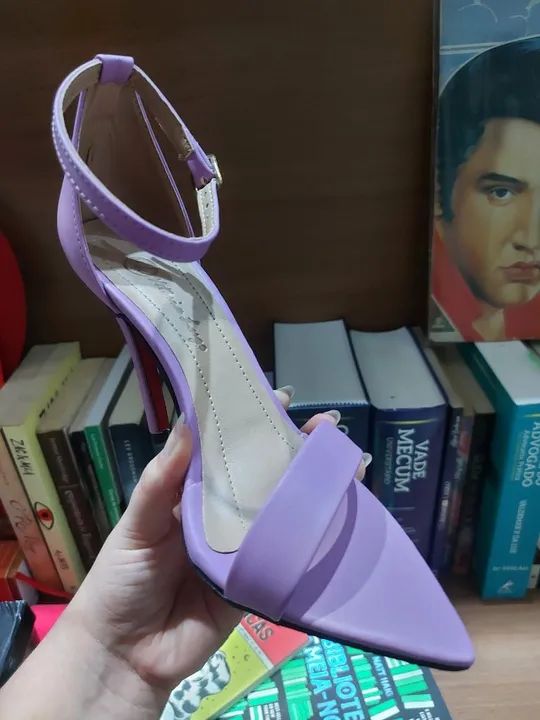 Sandália clássica (tira) lilás com solado vermelho - Foto 4