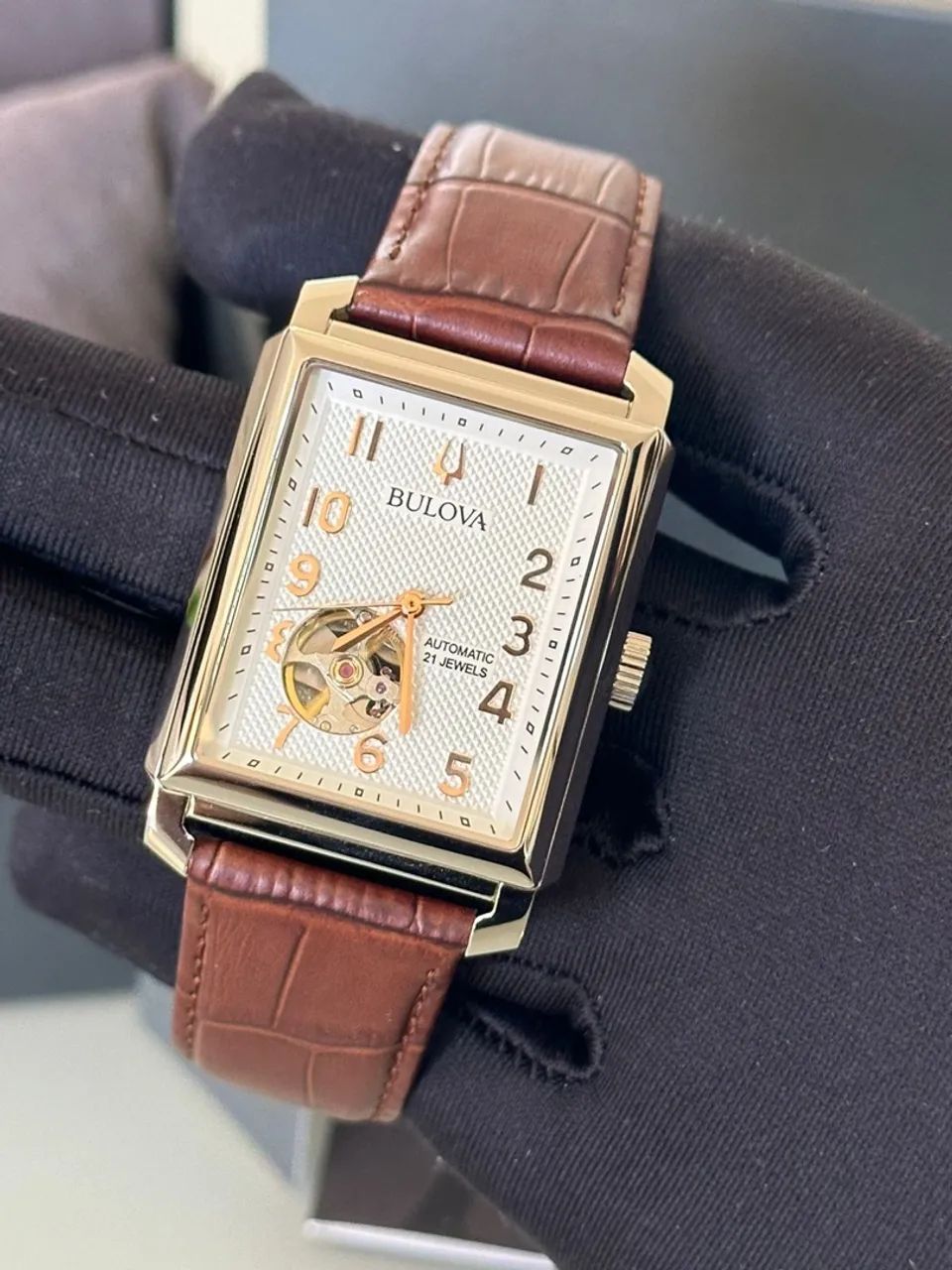 Relógio Bulova Sutton automático retangular tank 96a268 novo