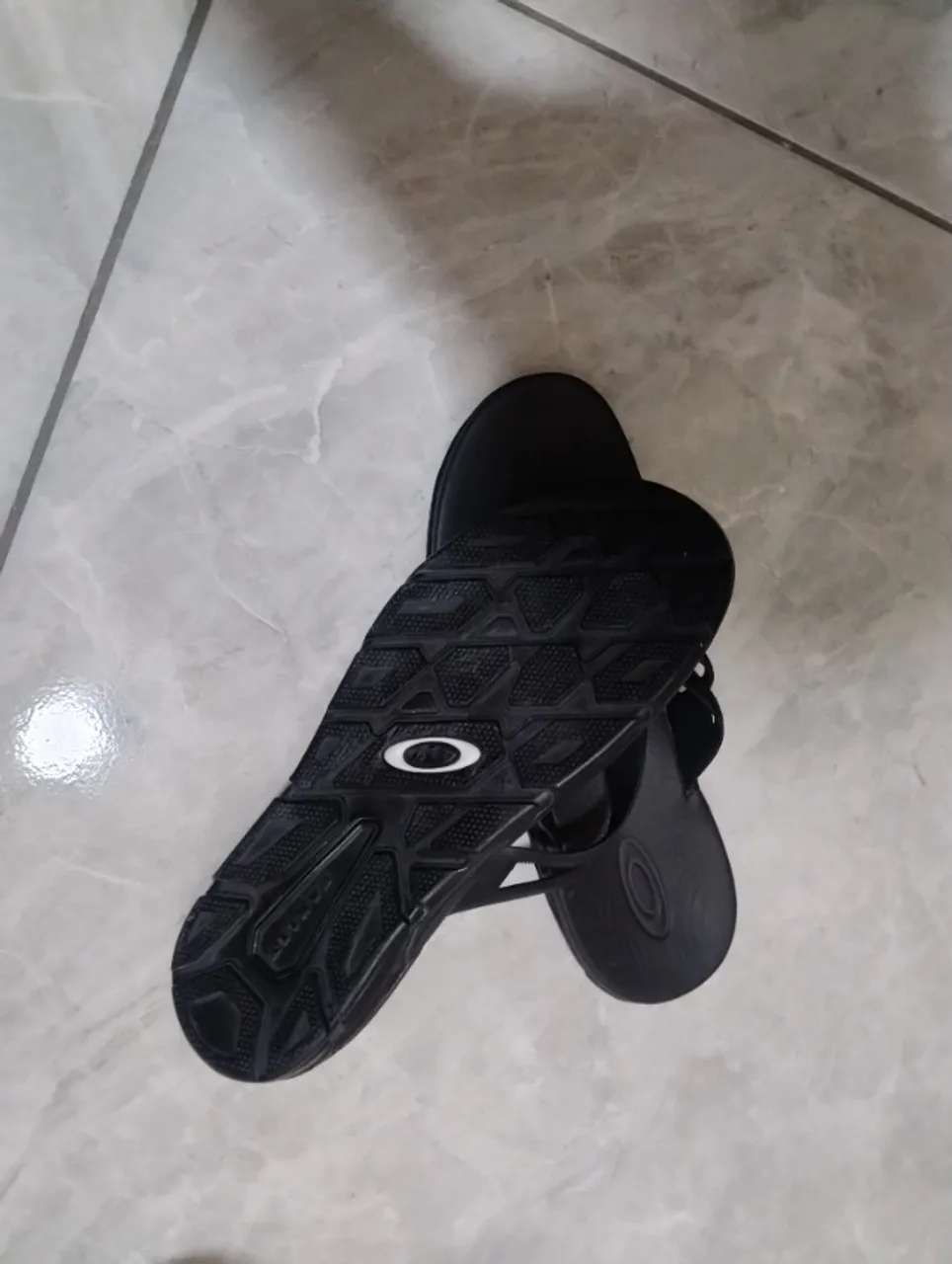 Chinelo da Oakley número 38
