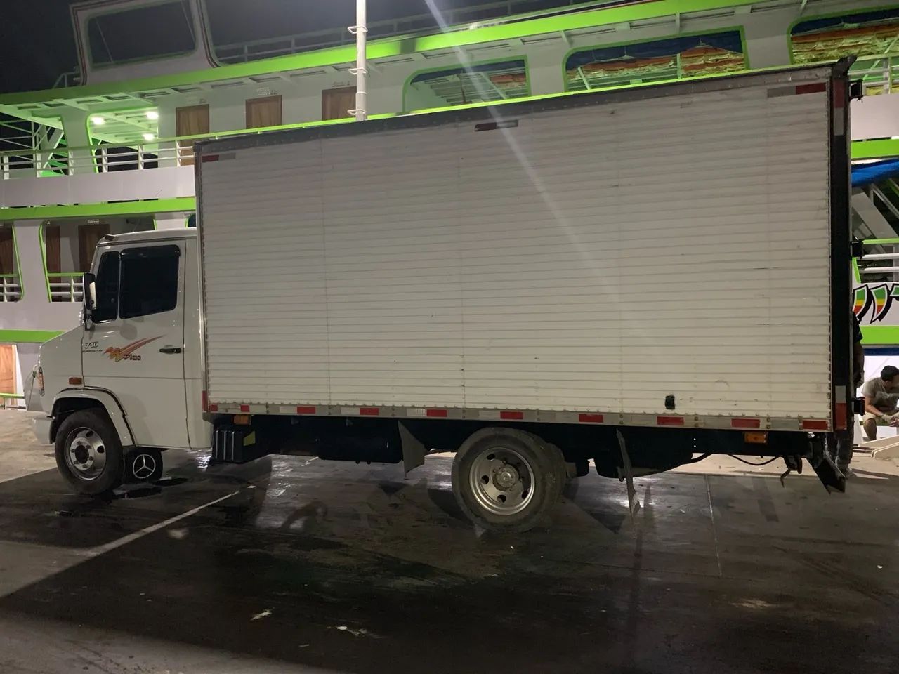 Caminhão Baú  mudança frete - Foto 3