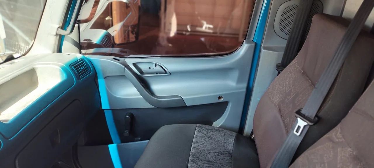 Caminhão Mercedes Bens Acello 815 ano 2012 - Foto 5