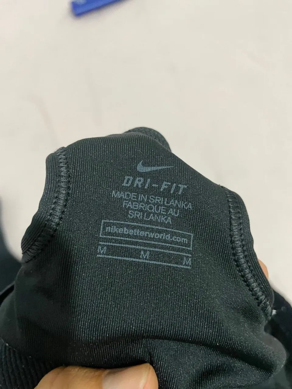 Top Esportivo Nike Pro - Tamanho M - Preto com Estampa - Foto 3