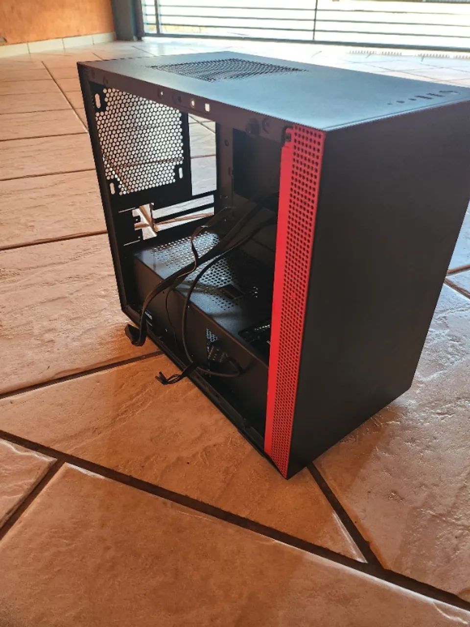 gabinete nzxt mini itx