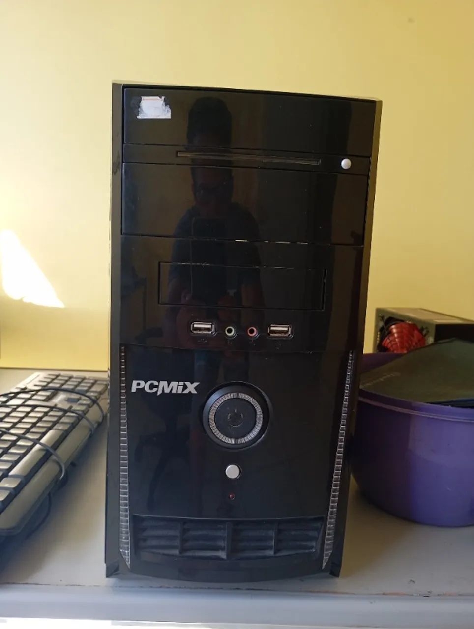 gabinete com fonte e cooler para montagem de computador