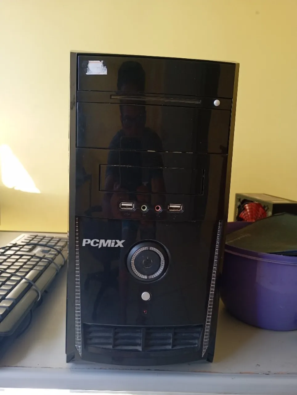 gabinete com fonte e cooler para montagem de computador