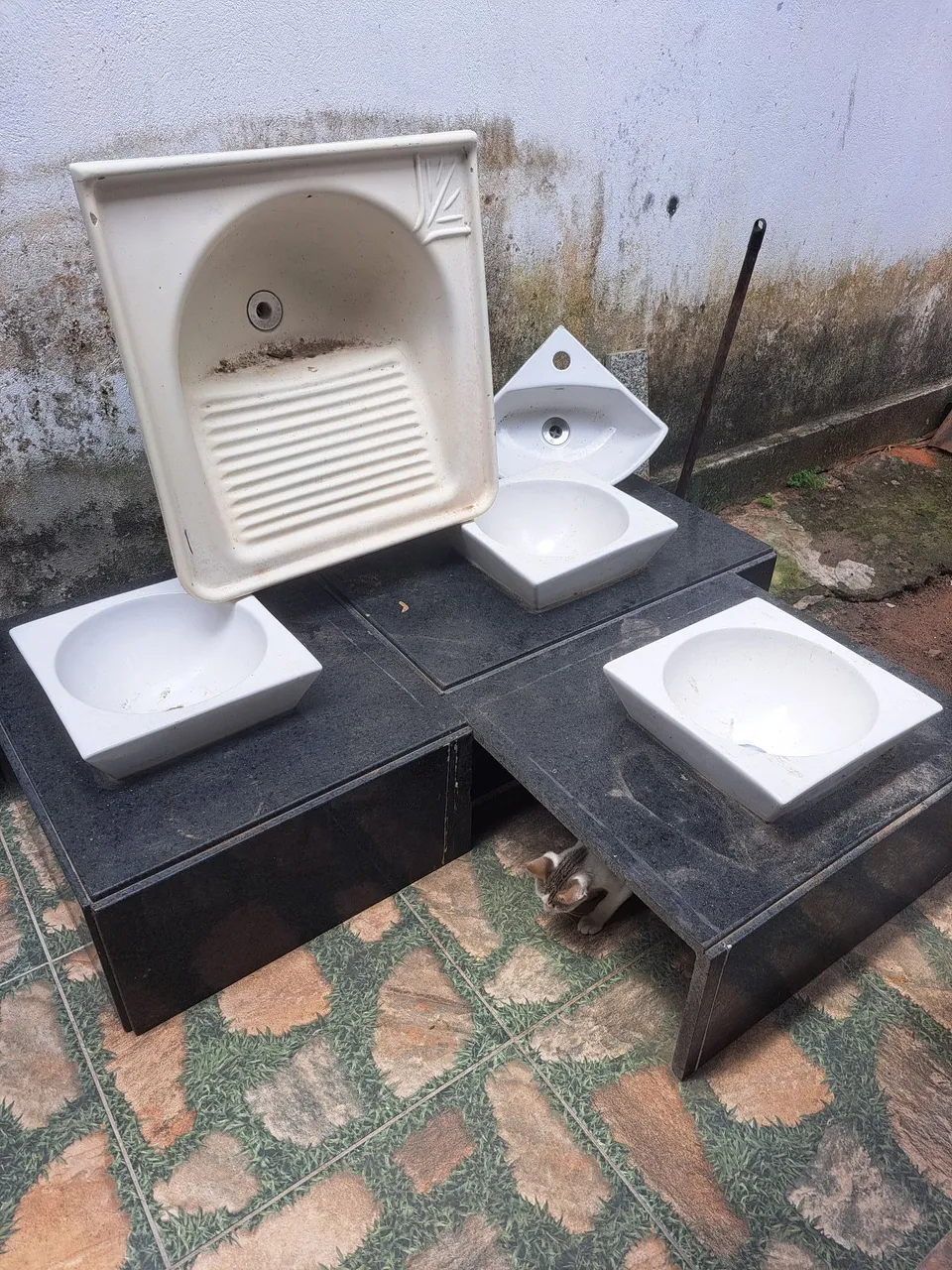 Conjunto de cubas e pias em granito