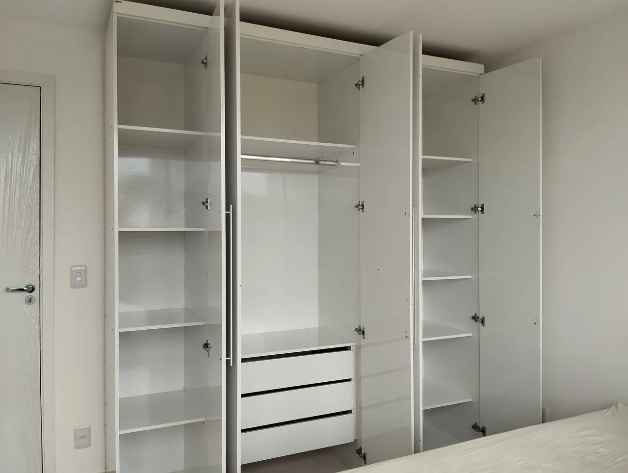 Guarda-Roupa Branco de 5 Portas - Foto 4