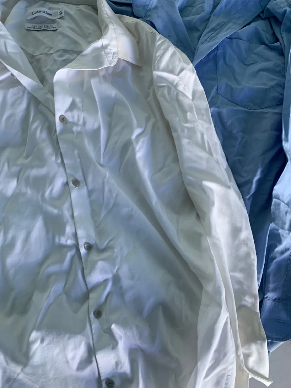 Brechó Camisa Calvin Klein Branca e Azul