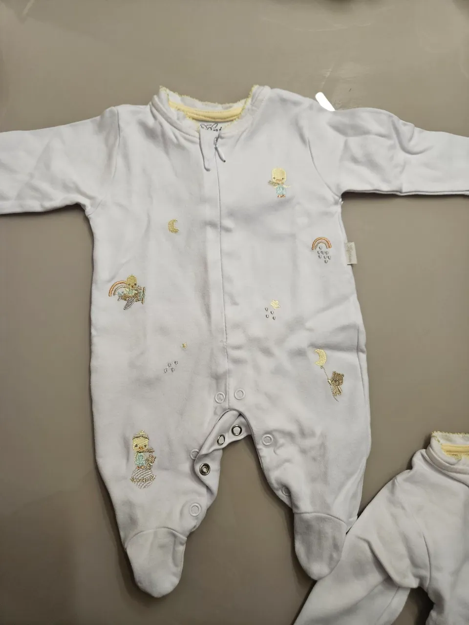 Macacão de Bebê Unissex com Bordados
