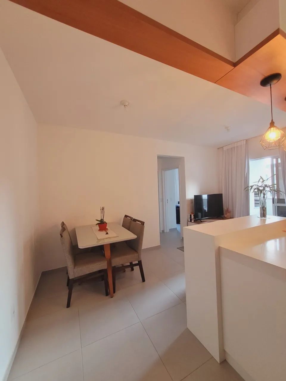 Apartamento 2 dormitórios, garagem coberta, hobby box e semi mobiliado - Foto 5