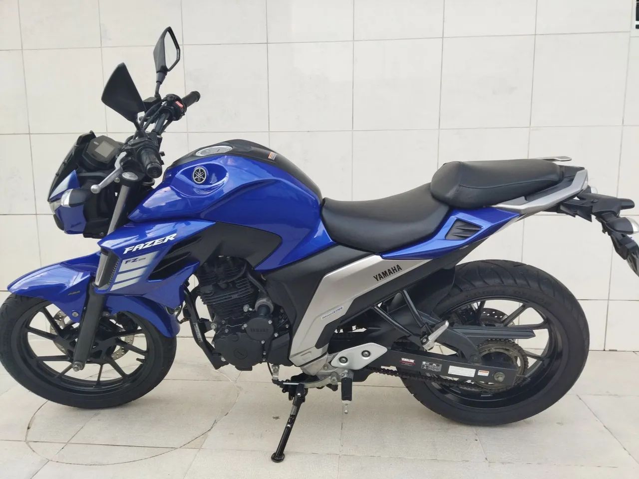 Fazer 250 ( FZ 25 ) 7.500 km , modelo 2023 ( Farol de LED ). - Foto 5
