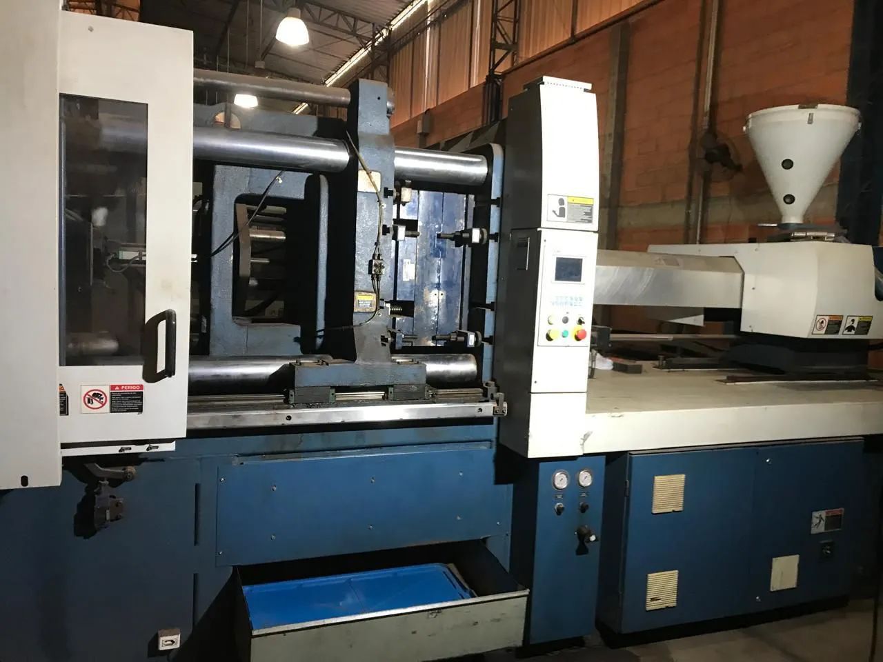 Máquina de Injeçãode plástico Romi prática 380  - Foto 6