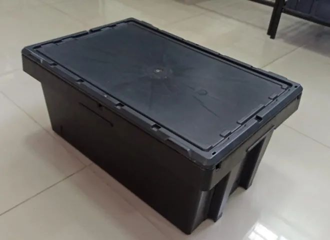 Caixa plástica fechada de 43 litros  - Foto 4