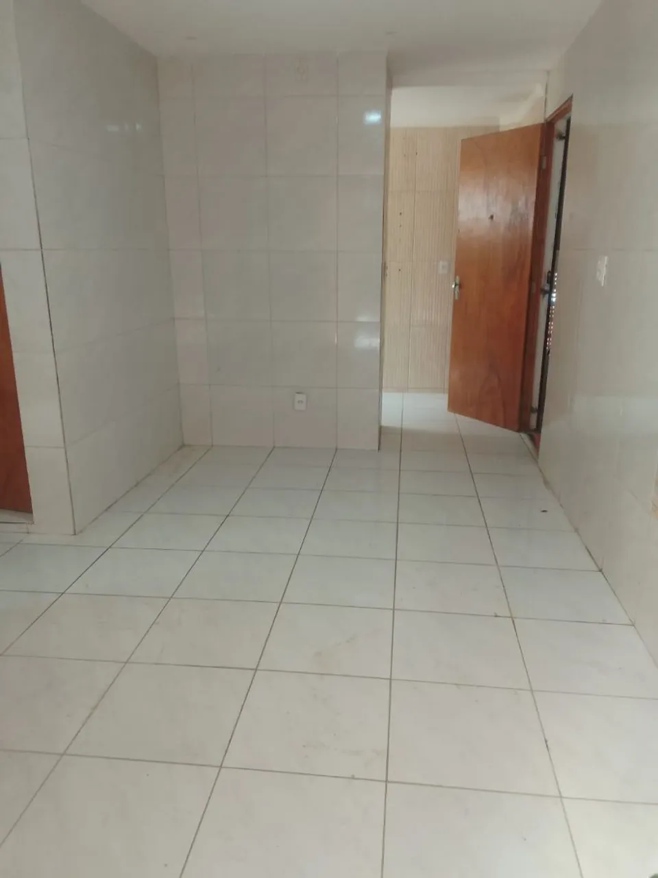 Alugo Apartamento 1°andar.