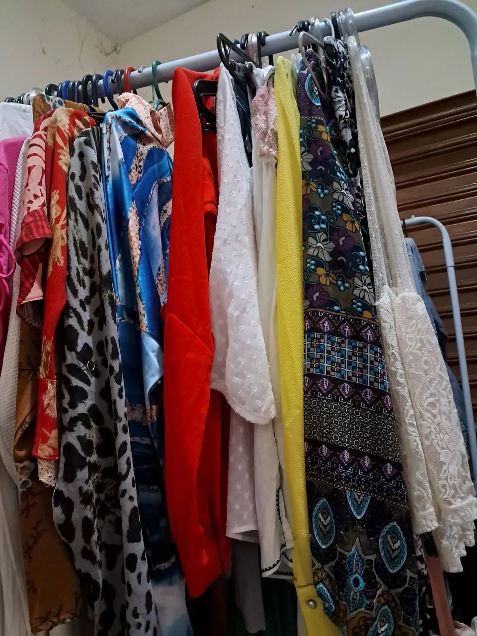 Lote de 10 peças de Blusas  - Foto 2