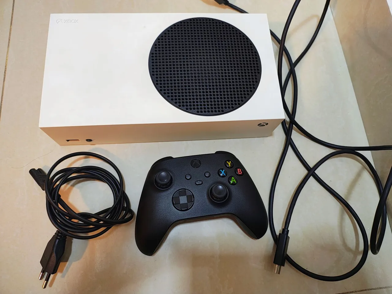 Xbox Series S - Em perfeito estado completo com vários jogos - FIFA, gears of war e mais
